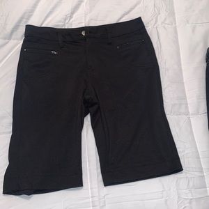 Capri black shorts